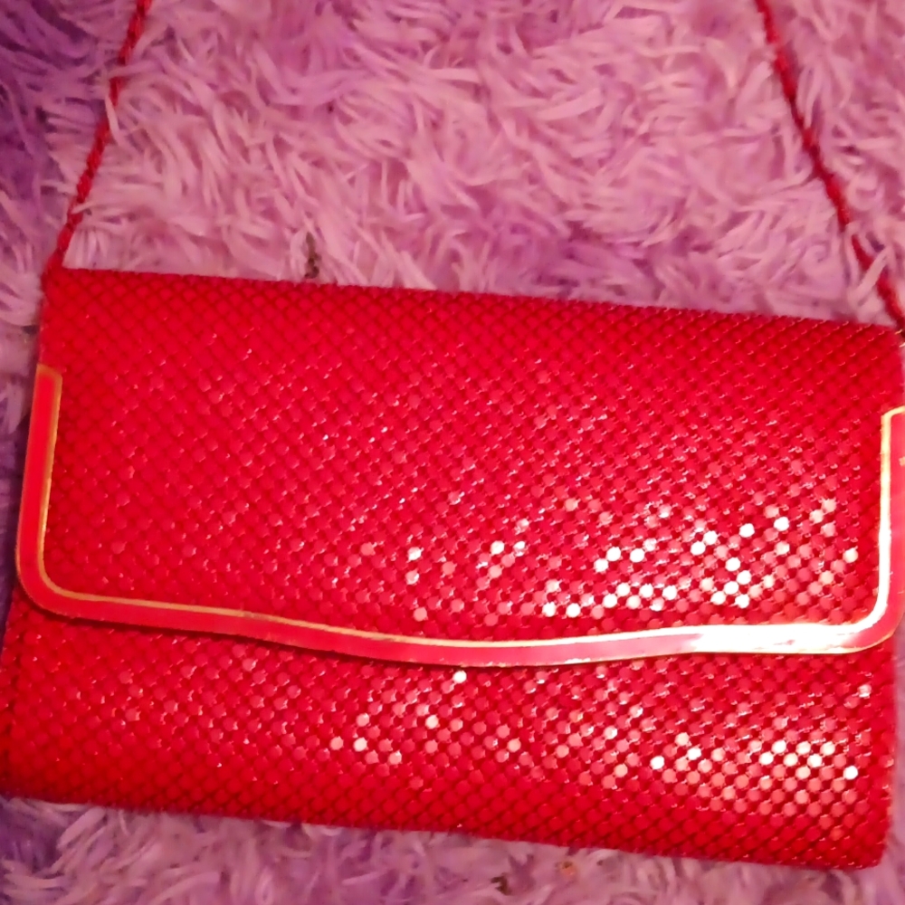 A purse red